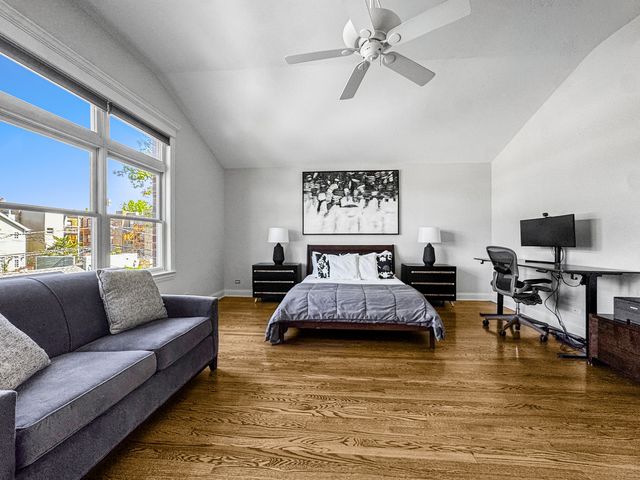 4219 N Winchester Avenue, Chicago, IL 60613