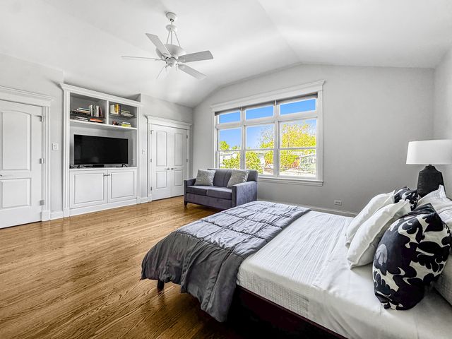 4219 N Winchester Avenue, Chicago, IL 60613
