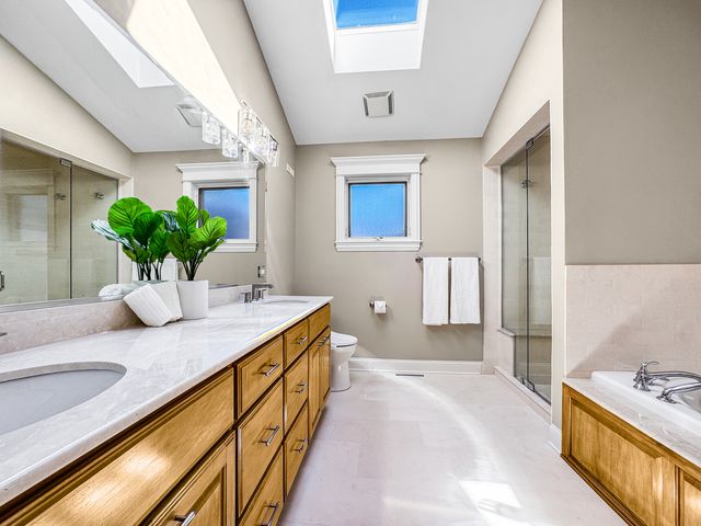 4219 N Winchester Avenue, Chicago, IL 60613