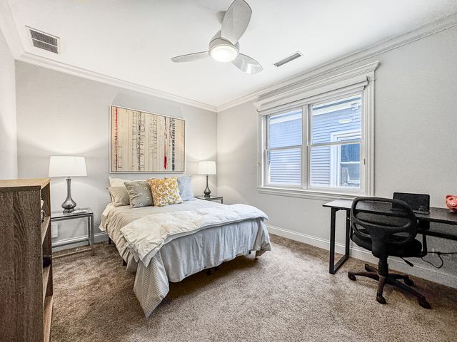 4219 N Winchester Avenue, Chicago, IL 60613