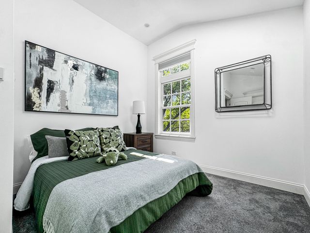 4219 N Winchester Avenue, Chicago, IL 60613
