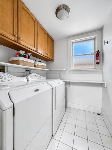 4219 N Winchester Avenue, Chicago, IL 60613