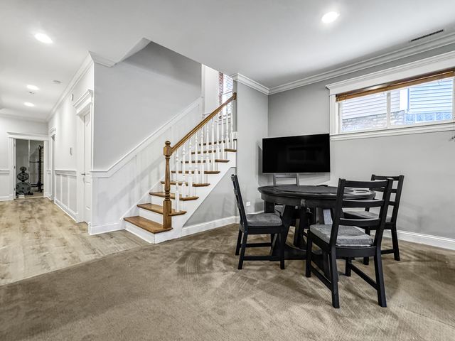 4219 N Winchester Avenue, Chicago, IL 60613