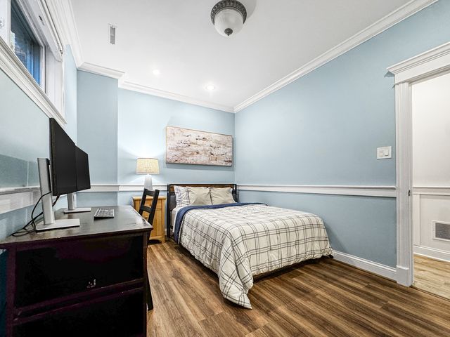 4219 N Winchester Avenue, Chicago, IL 60613
