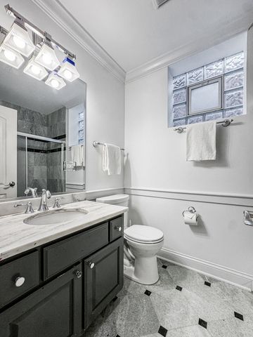 4219 N Winchester Avenue, Chicago, IL 60613