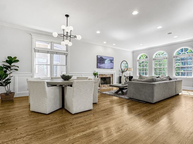 4219 N Winchester Avenue, Chicago, IL 60613
