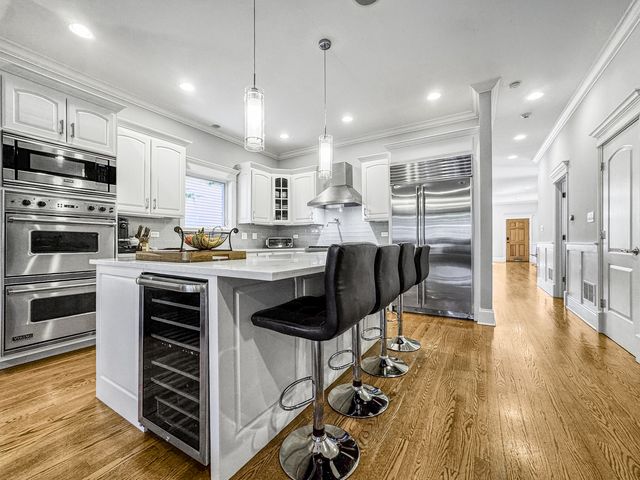 4219 N Winchester Avenue, Chicago, IL 60613