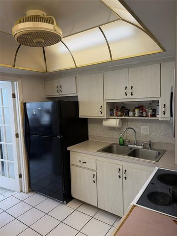 8100 DR MARTIN LUTHER KING JR STREET N 208, St Petersburg, FL 33702