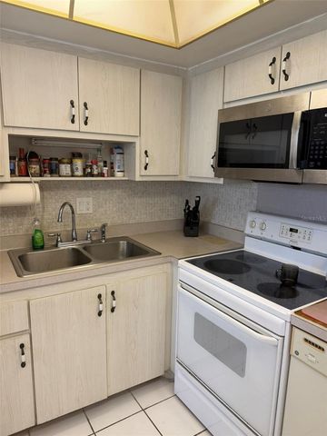 8100 DR MARTIN LUTHER KING JR STREET N 208, St Petersburg, FL 33702
