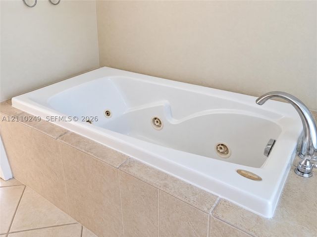 1825 NE 26th Dr, Wilton Manors, FL 33306