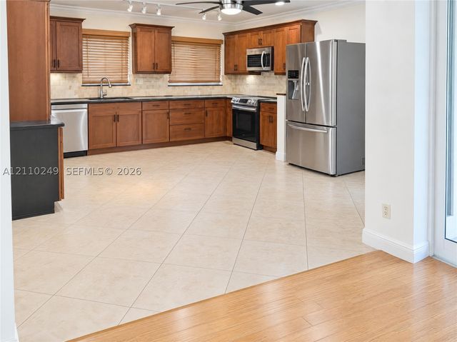 1825 NE 26th Dr, Wilton Manors, FL 33306