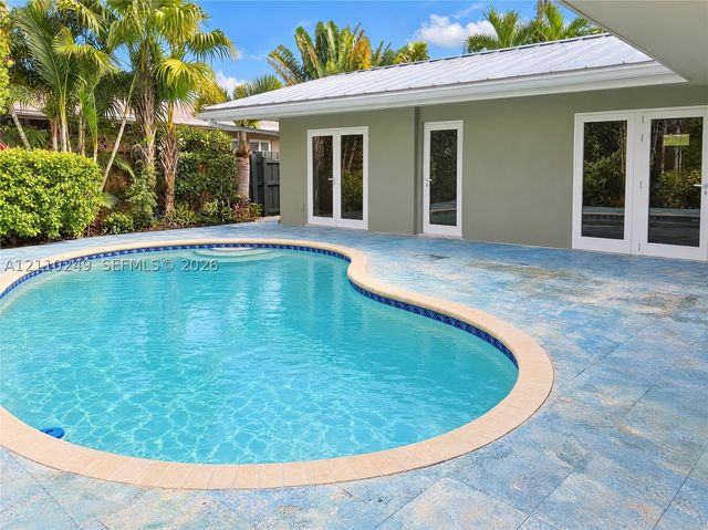 1825 NE 26th Dr, Wilton Manors, FL 33306