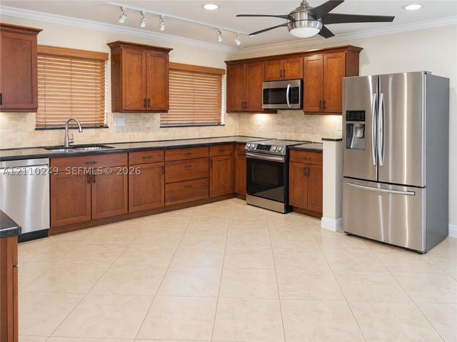 1825 NE 26th Dr, Wilton Manors, FL 33306