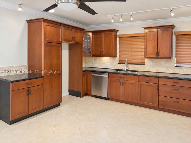 1825 NE 26th Dr, Wilton Manors, FL 33306