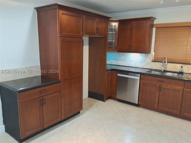1825 NE 26th Dr, Wilton Manors, FL 33306
