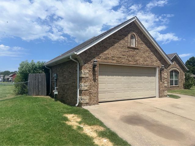 633 N Nebraska Avenue, Oklahoma City, OK 73117