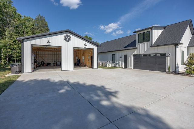 2207 Carpenter Bridge Rd, Columbia, TN 38401