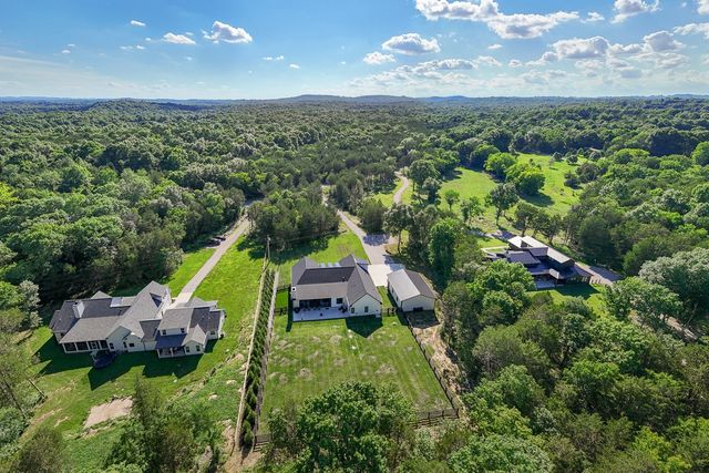 2207 Carpenter Bridge Rd, Columbia, TN 38401