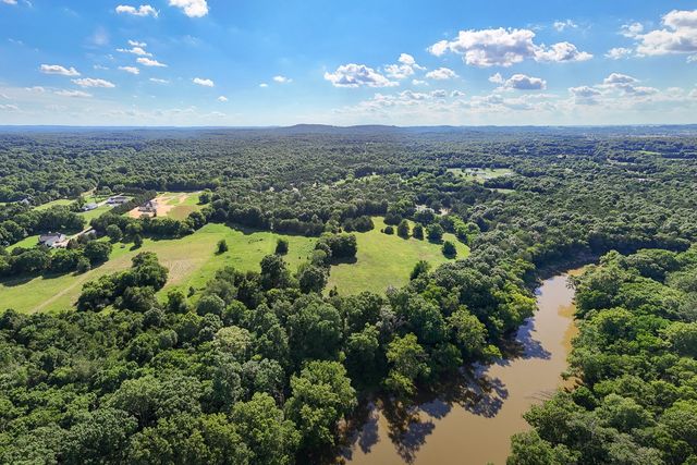 2207 Carpenter Bridge Rd, Columbia, TN 38401