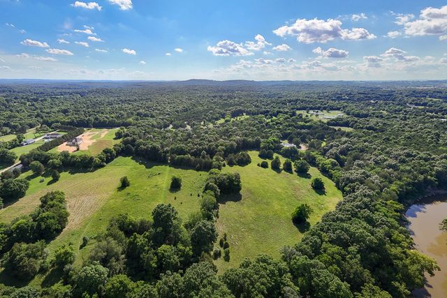 2207 Carpenter Bridge Rd, Columbia, TN 38401
