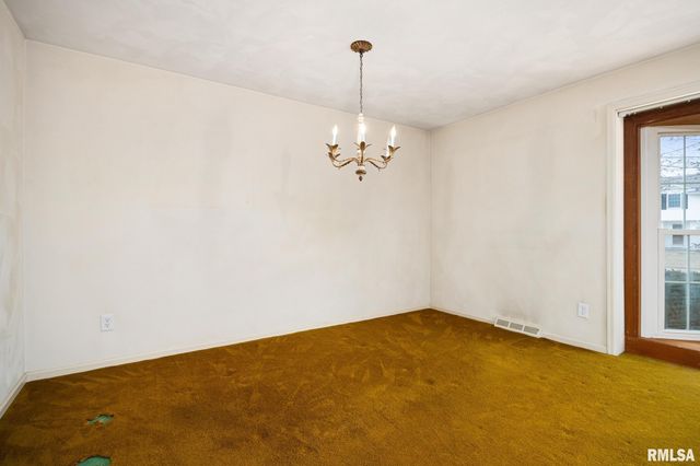 5824 N IMPERIAL Drive, Peoria, IL 61614