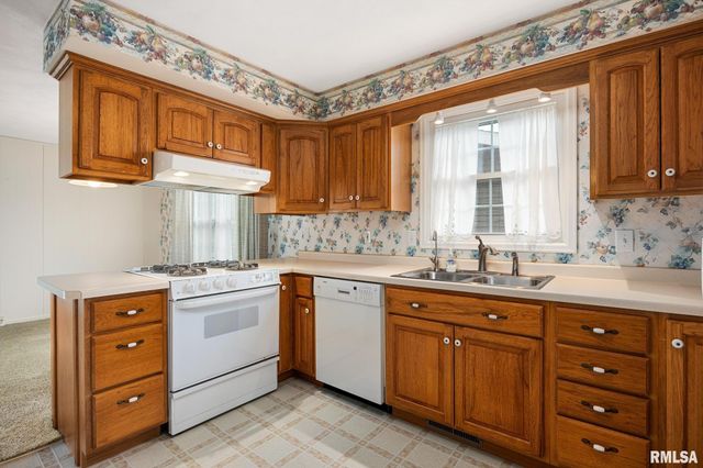 5824 N IMPERIAL Drive, Peoria, IL 61614