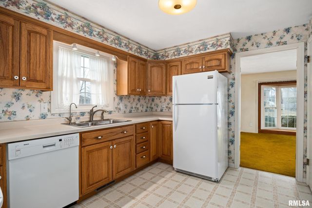 5824 N IMPERIAL Drive, Peoria, IL 61614