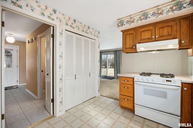 5824 N IMPERIAL Drive, Peoria, IL 61614