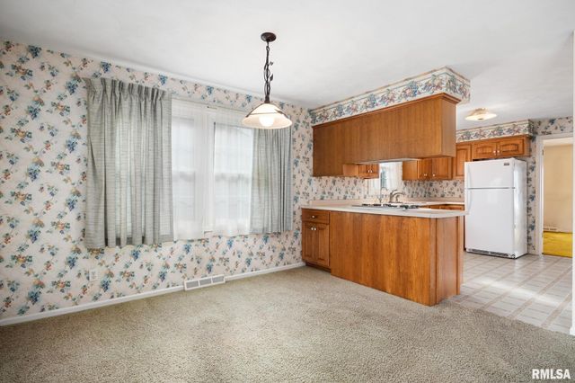 5824 N IMPERIAL Drive, Peoria, IL 61614