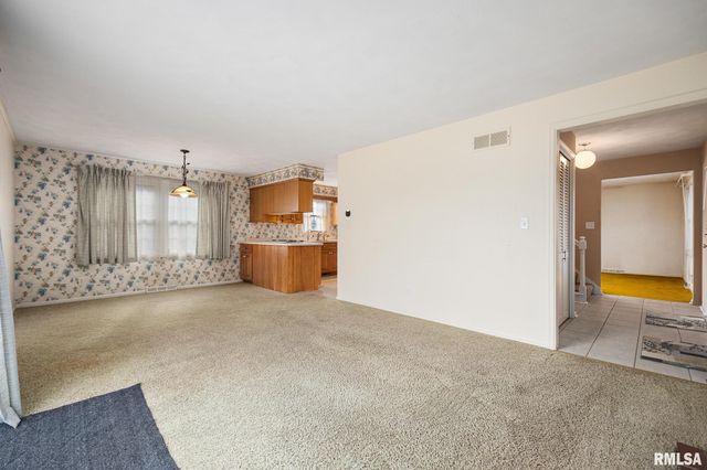 5824 N IMPERIAL Drive, Peoria, IL 61614