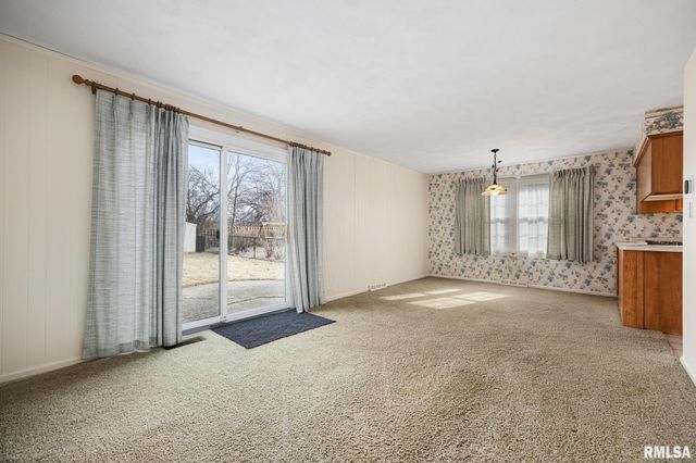 5824 N IMPERIAL Drive, Peoria, IL 61614