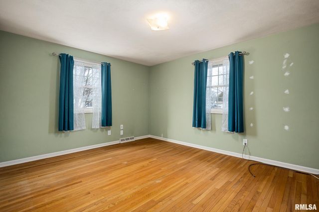 5824 N IMPERIAL Drive, Peoria, IL 61614