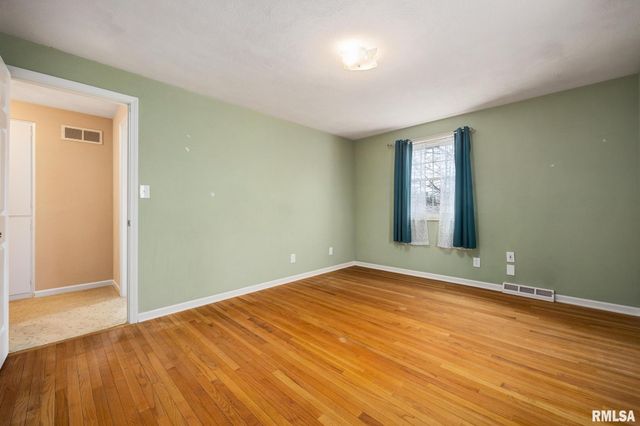 5824 N IMPERIAL Drive, Peoria, IL 61614