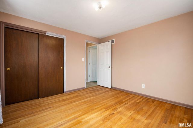 5824 N IMPERIAL Drive, Peoria, IL 61614