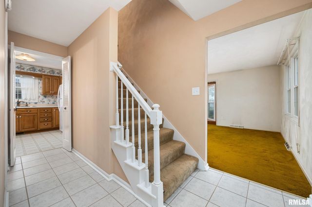 5824 N IMPERIAL Drive, Peoria, IL 61614