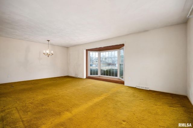 5824 N IMPERIAL Drive, Peoria, IL 61614