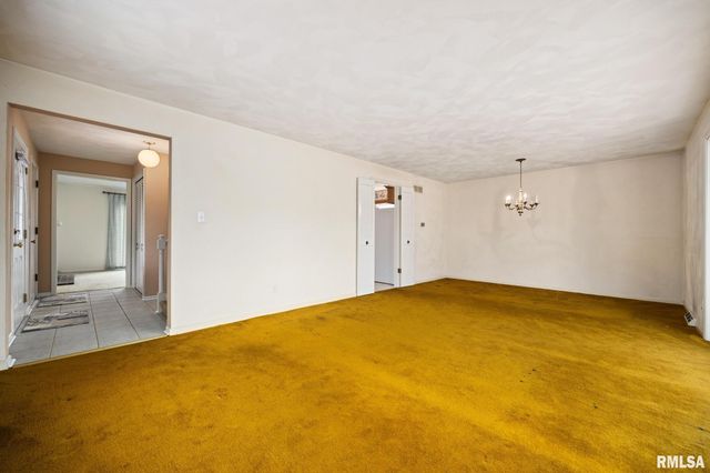 5824 N IMPERIAL Drive, Peoria, IL 61614