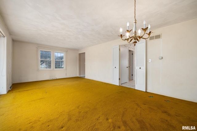 5824 N IMPERIAL Drive, Peoria, IL 61614