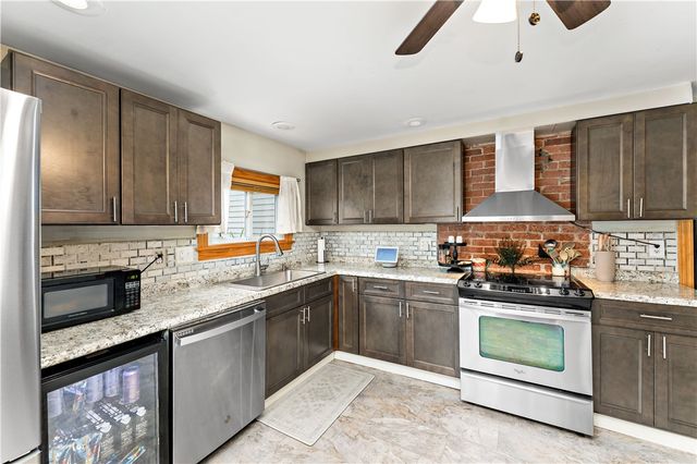 207 Mccormick Ave, Bentleyville, PA 15314