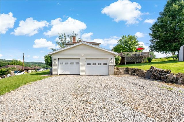 207 Mccormick Ave, Bentleyville, PA 15314