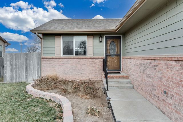 1917 N McRae Dr, Goddard, KS 67052