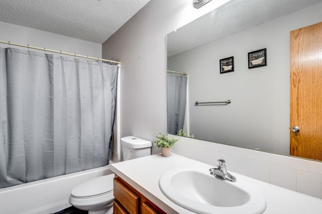 1917 N McRae Dr, Goddard, KS 67052