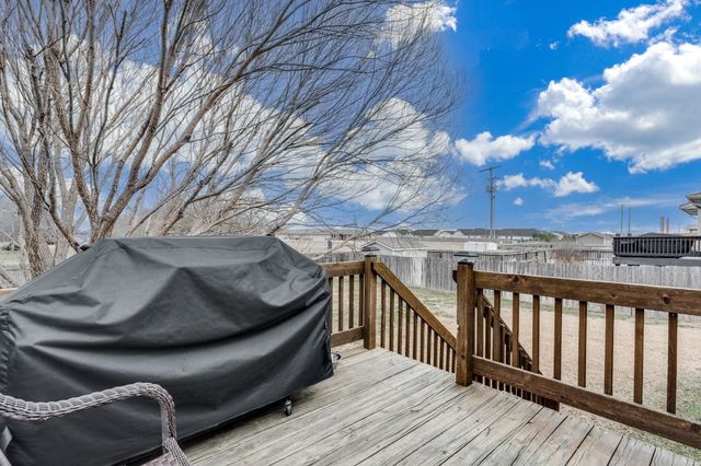 1917 N McRae Dr, Goddard, KS 67052