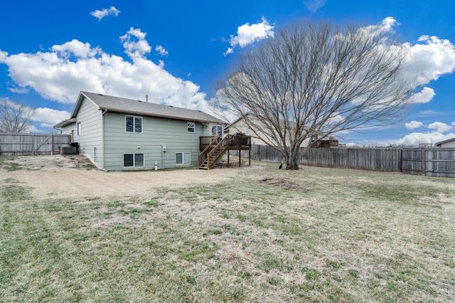 1917 N McRae Dr, Goddard, KS 67052