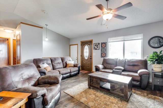 1917 N McRae Dr, Goddard, KS 67052