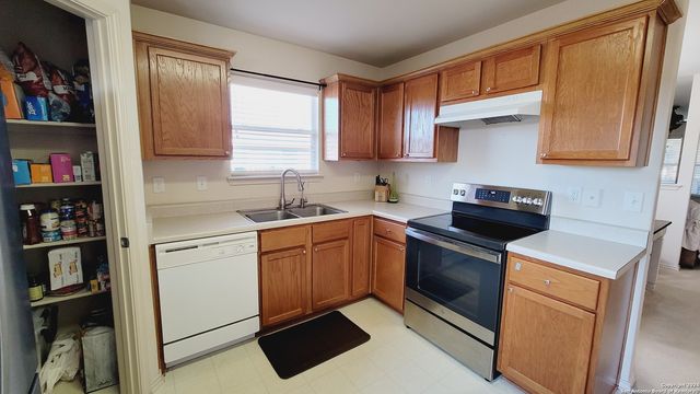 10031 Red Iron Creek, Converse, TX 78109