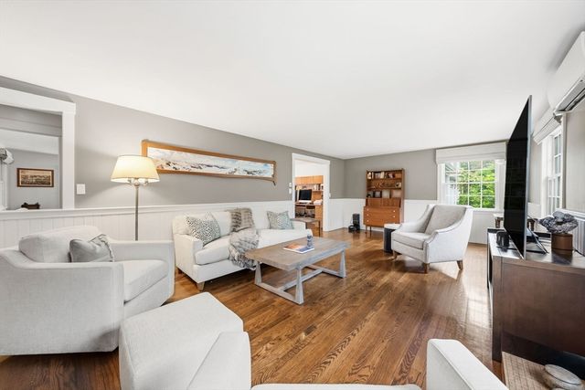 28 S Mill St, Hopkinton, MA 01748
