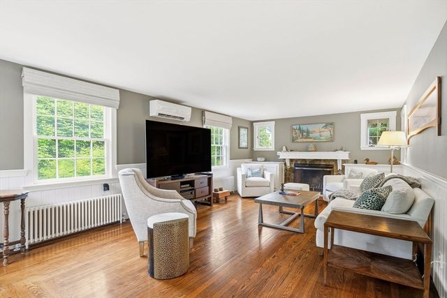 28 S Mill St, Hopkinton, MA 01748