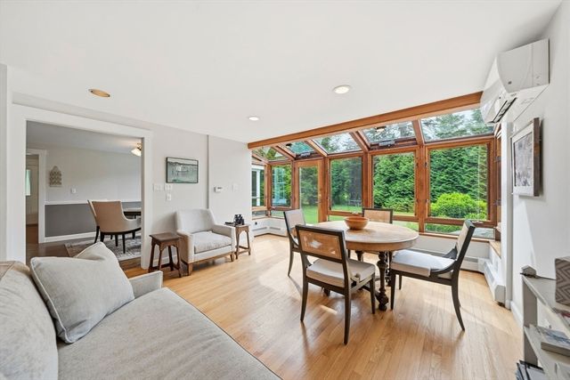28 S Mill St, Hopkinton, MA 01748