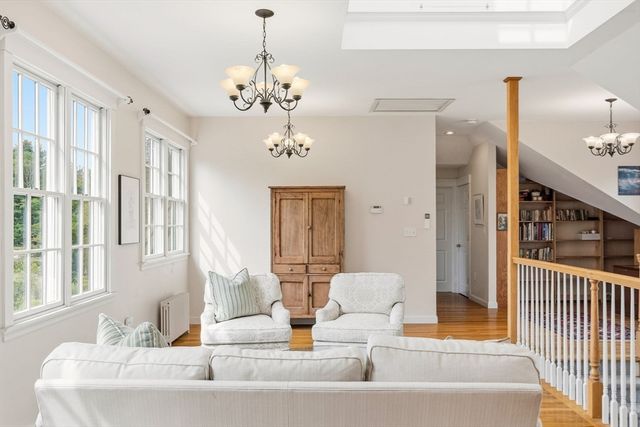 28 S Mill St, Hopkinton, MA 01748